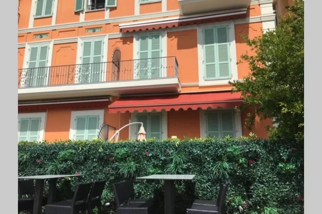 T2 45m Front de Mer Climatisation Jacuzzi Menton Appartement
