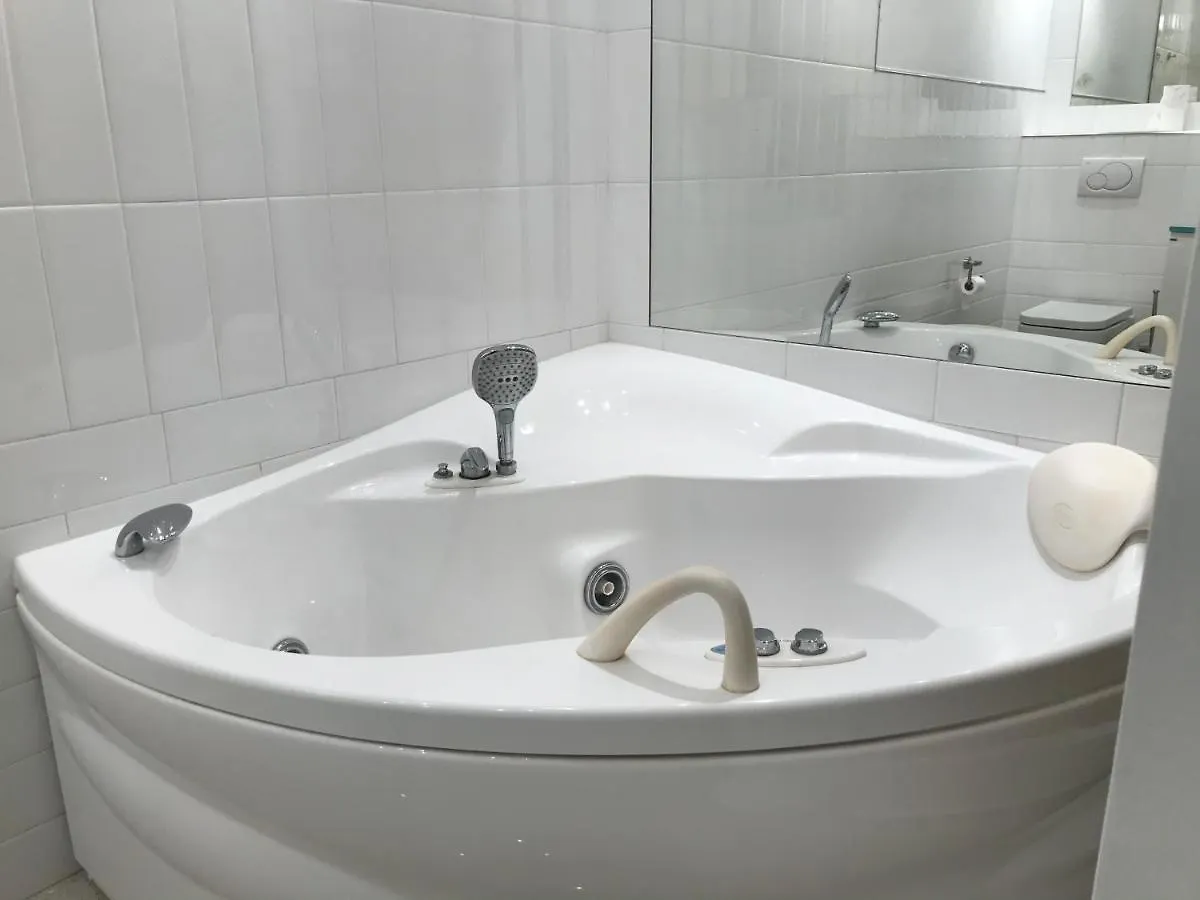 Appartement T2 45m Front de Mer Climatisation Jacuzzi Menton France